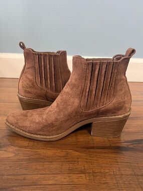 Forever 21 Suede Ankle Bootie
